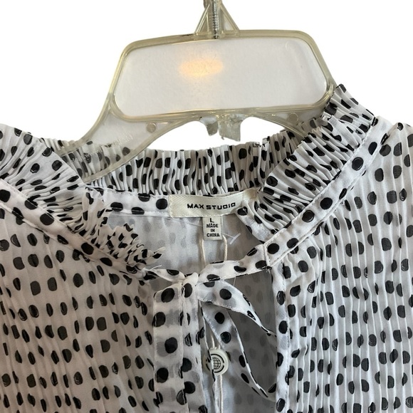 Max Studio White and Black Patterned Blouse - Picture 3 of 9
